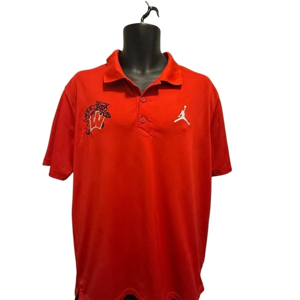 Jordan Polo Shirt Classic,with a lion and the Wisconsin logo, in new conditions